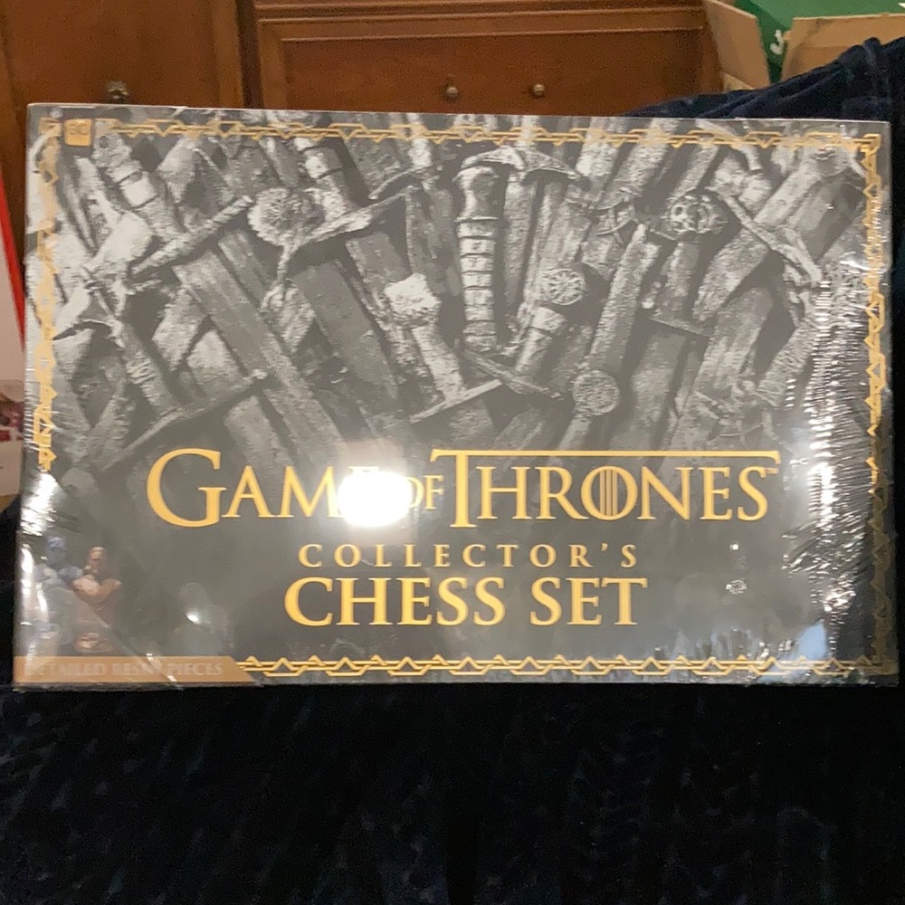 Game of Thrones Chess Set-New